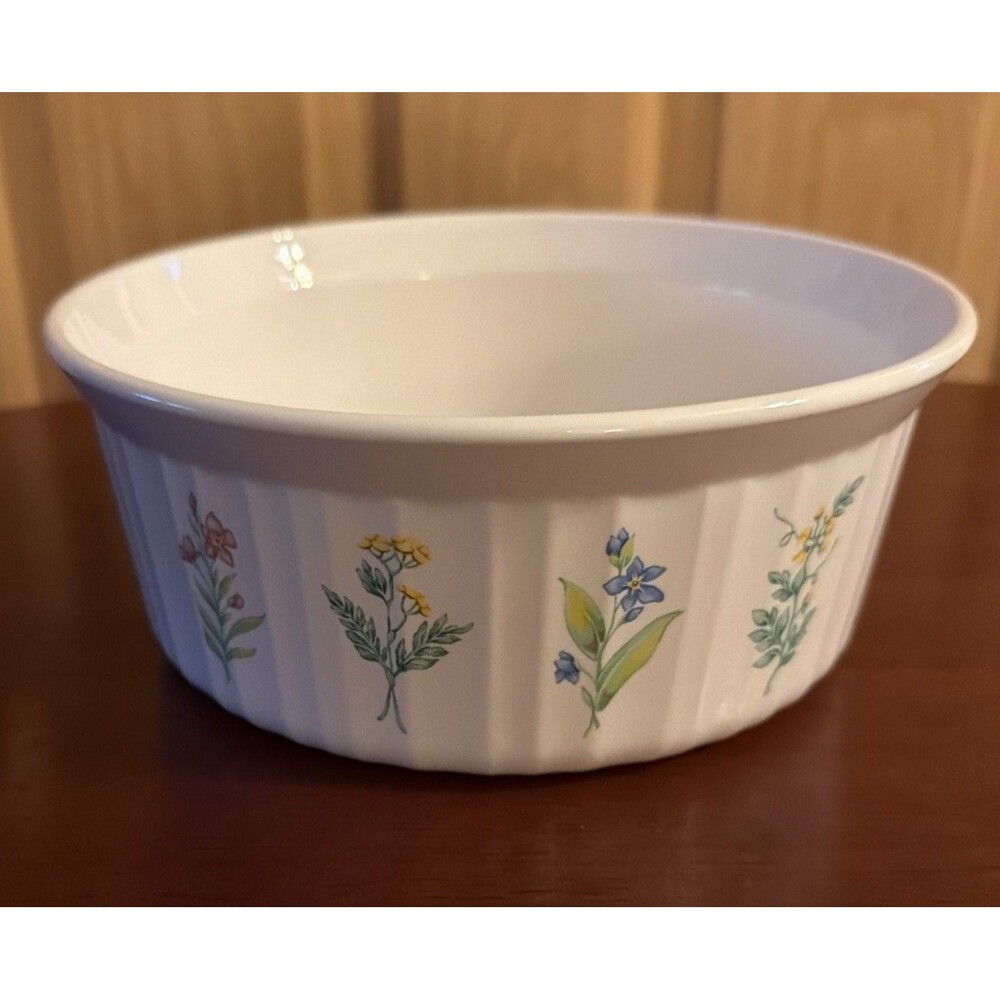 FRENCH WHITE Corning Ware F-5-B  1.6 LT FLORAL DESIGN ROUND BOWL. Good Condition